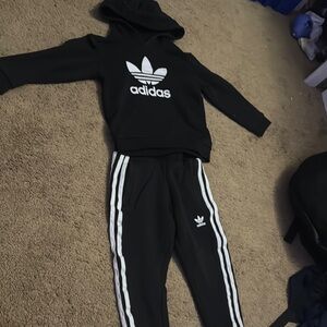 Adidas set size 4t